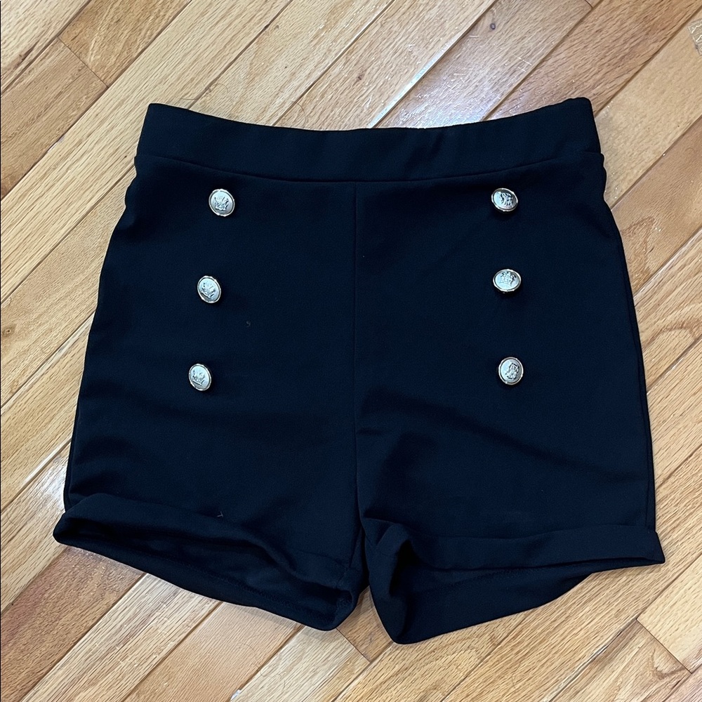 🌹SHEIN Black High Waist Buttoned Shorts